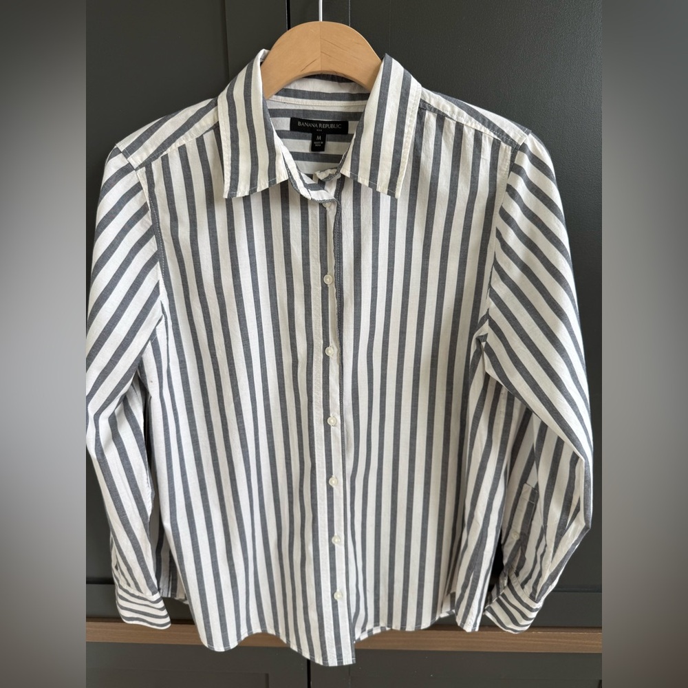 Banana Republic Classic Cotton Striped Shirt • M • Grey & White Women's Top - Picture 3 of 7